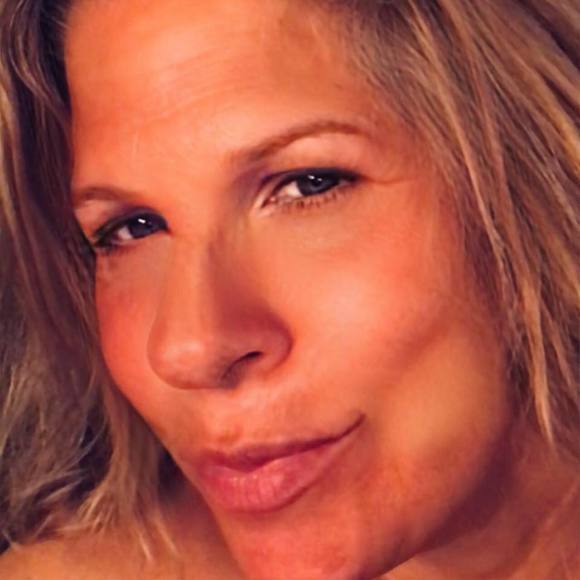 Meet your Posher, Claudia - Picture 1 of 1